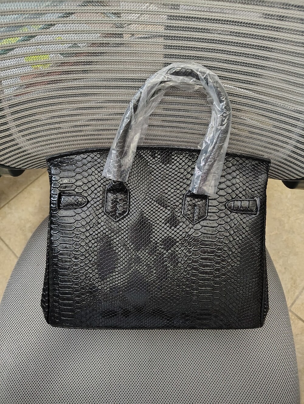 Brand New Fashion bag Black Faux Snake-Texture Top-Handle with Gold Hardware - Picture 2 of 4